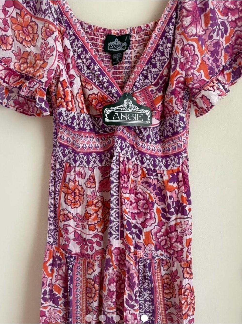 NWT ANGIE  Floral V‑Neck Short Dress